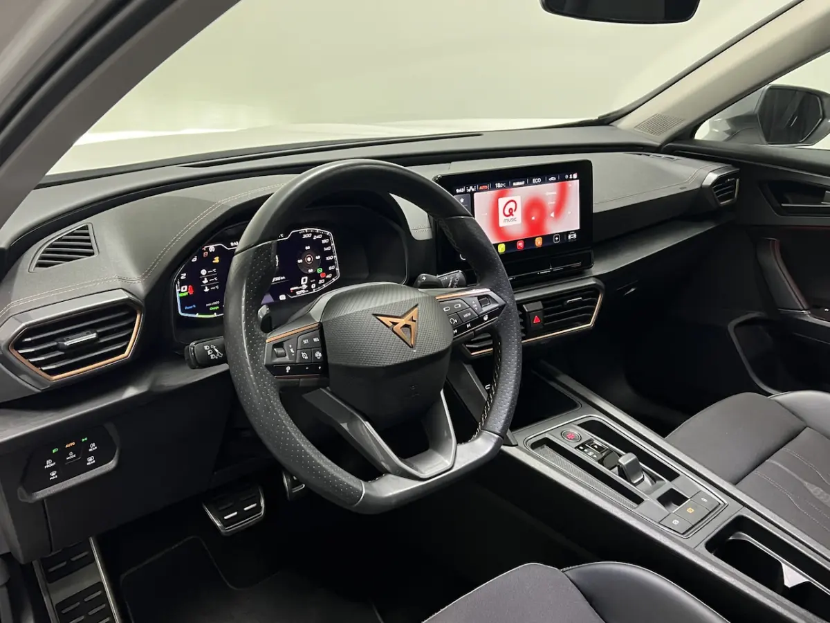 1.4 e-Hybrid Business | NAVI | KEYLESS | ACC | STUUR-/STOELVERWARMING |