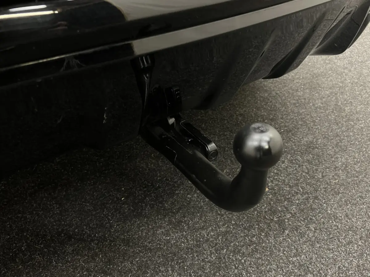 D180 2.0 R-Dynamic S GRIJS KENTEKEN | GRIJS KENTEKEN | NAVI | TREKHAAK | PANO | CAMERA BIN