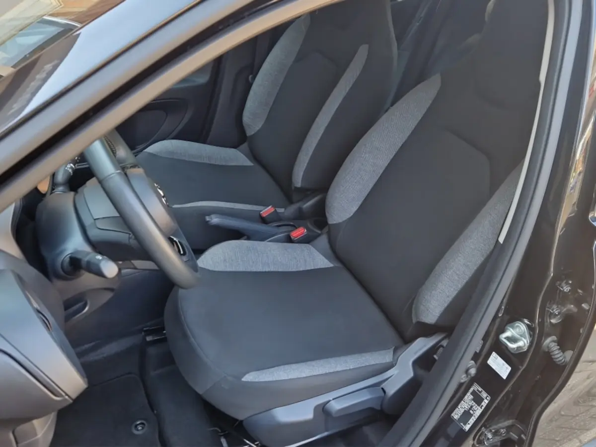 1.0 VVT-i MT Play NL Auto - All Season Banden - Carplay