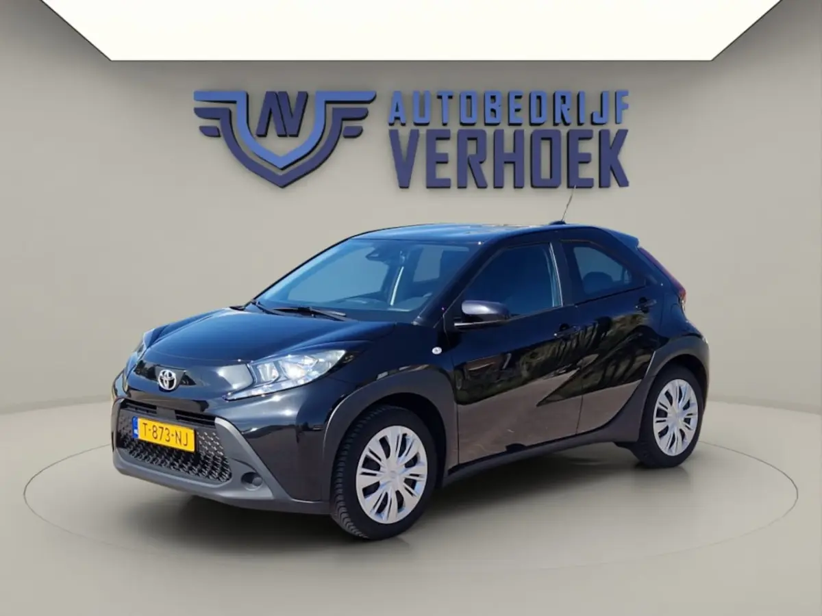 1.0 VVT-i MT Play NL Auto - All Season Banden - Carplay