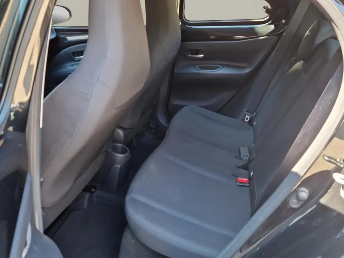 1.0 VVT-i MT Play NL Auto - All Season Banden - Carplay