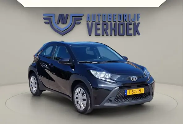 1.0 VVT-i MT Play NL Auto - All Season Banden - Carplay
