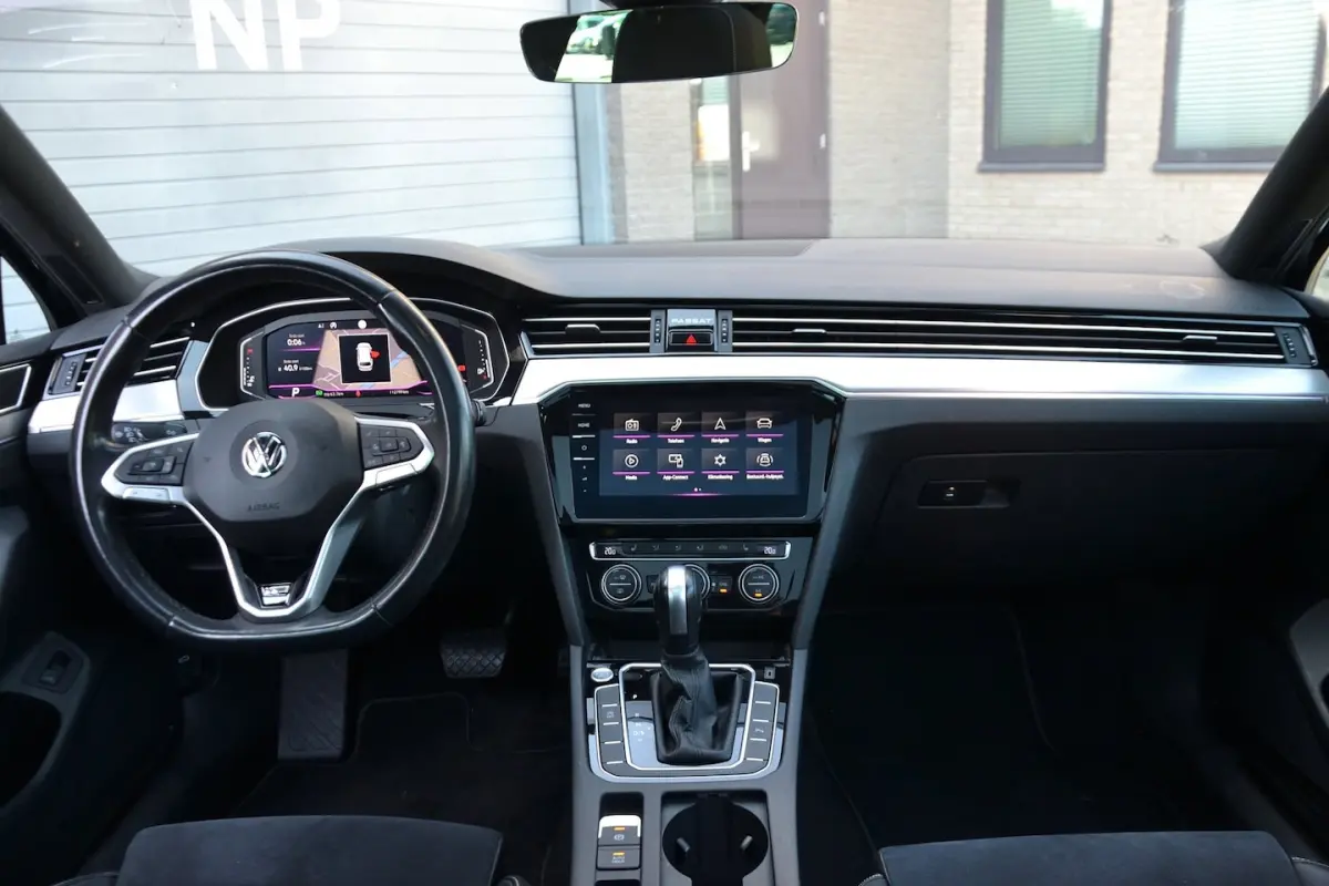 1.5 TSI Elegance Business R-Line 150PK | Panoramadak | Travel Assist | Achteruitrijcamera