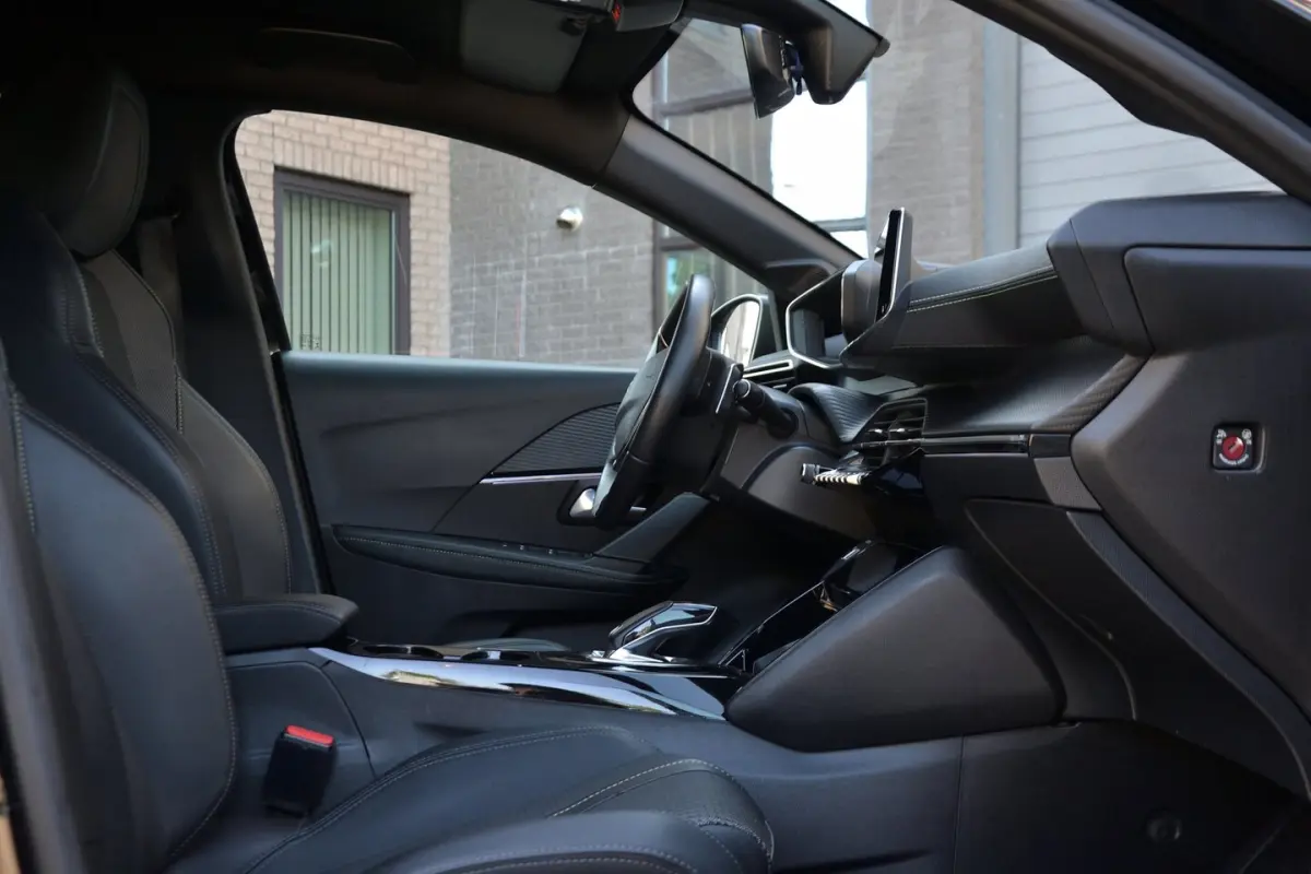 1.2 PureTech GT Automaat | Navigatie | Achteruitrijcamera | Side Assist