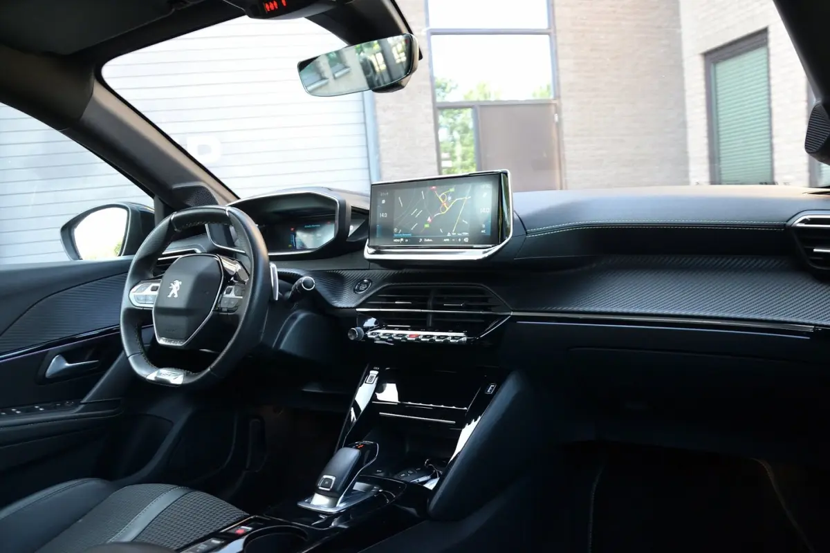 1.2 PureTech GT Automaat | Navigatie | Achteruitrijcamera | Side Assist