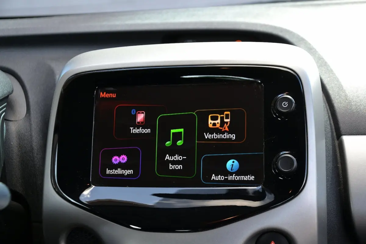 1.0 VVT-i x-nav | Navigatie | Achteruitrijcamera | Airco