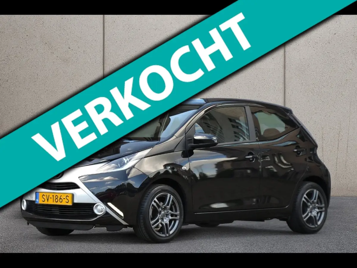 1.0 VVT-i x-nav | Navigatie | Achteruitrijcamera | Airco