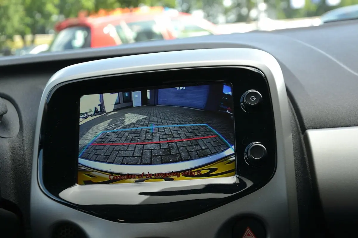 1.0 VVT-i x-nav | Navigatie | Achteruitrijcamera | Airco