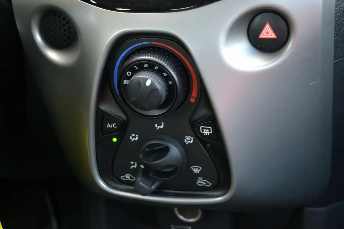 1.0 VVT-i x-nav | Navigatie | Achteruitrijcamera | Airco