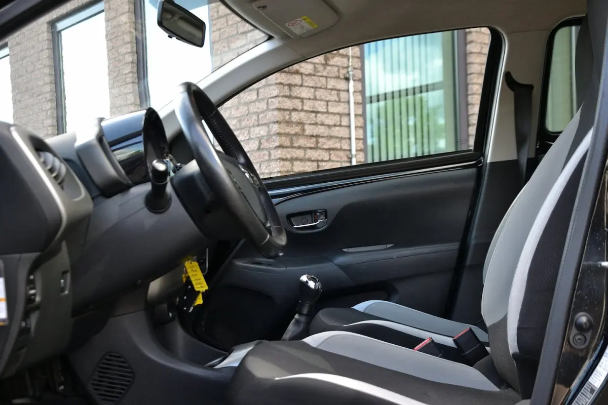 1.0 VVT-i x-nav | Navigatie | Achteruitrijcamera | Airco