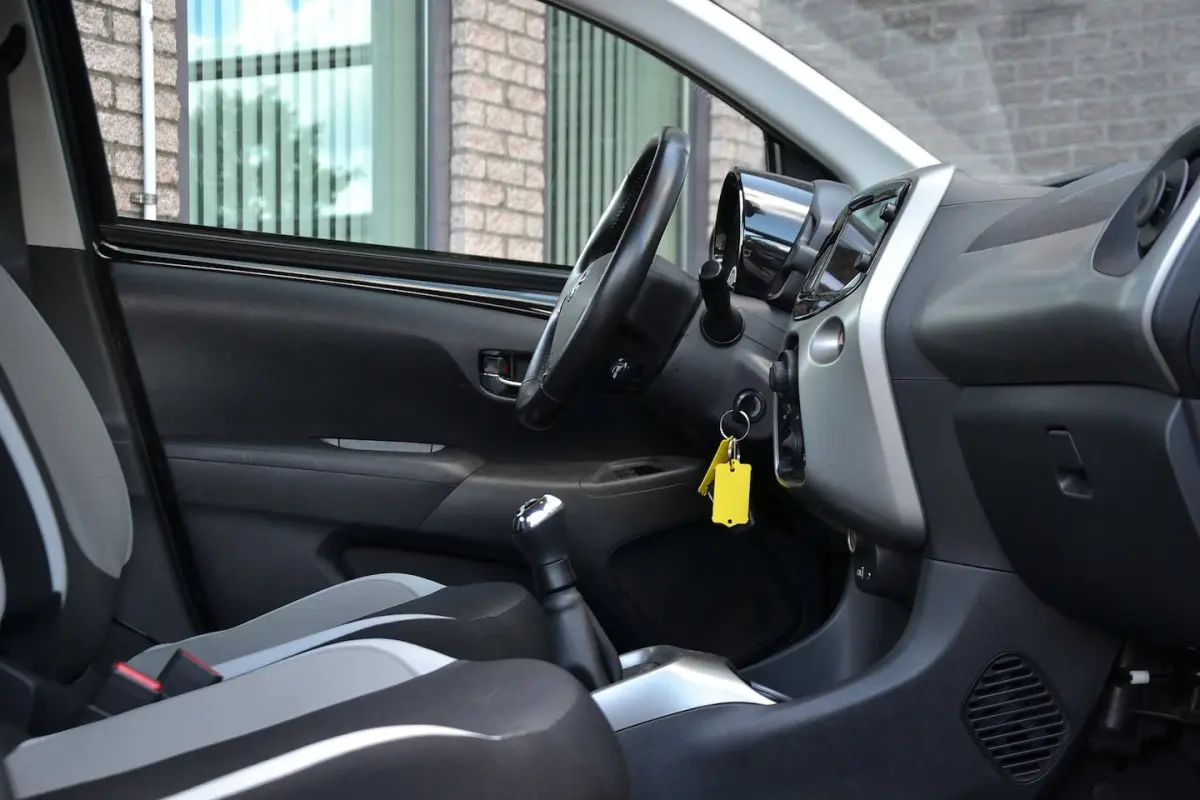 1.0 VVT-i x-nav | Navigatie | Achteruitrijcamera | Airco