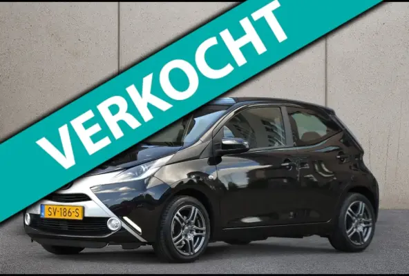 1.0 VVT-i x-nav | Navigatie | Achteruitrijcamera | Airco