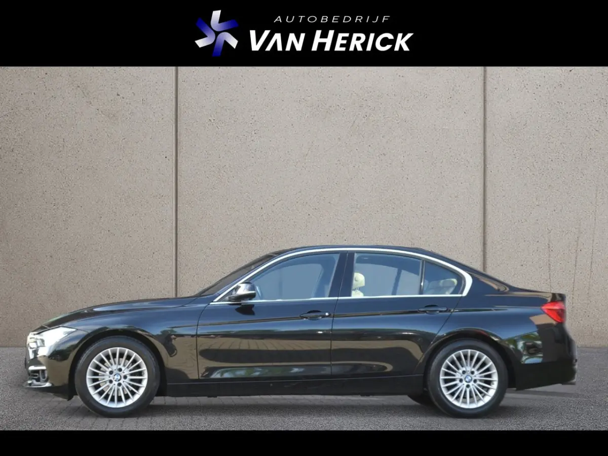 318i Luxury Edition Automaat | Sportstoelen | Achteruitrijcamera | Schuif/Kanteldak