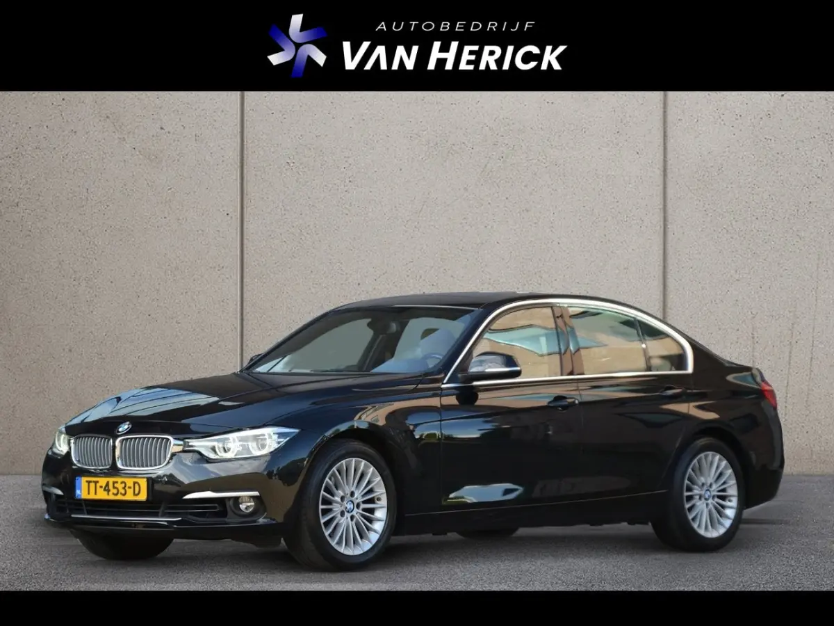 318i Luxury Edition Automaat | Sportstoelen | Achteruitrijcamera | Schuif/Kanteldak