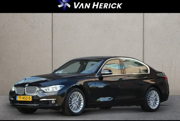 318i Luxury Edition Automaat | Sportstoelen | Achteruitrijcamera | Schuif/Kanteldak