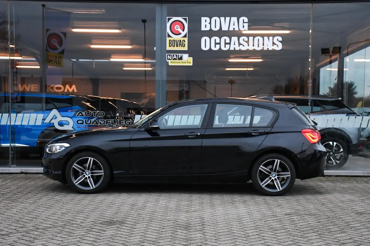 118i Corporate Lease Executive NAVIGATIE/ DAB/ LED