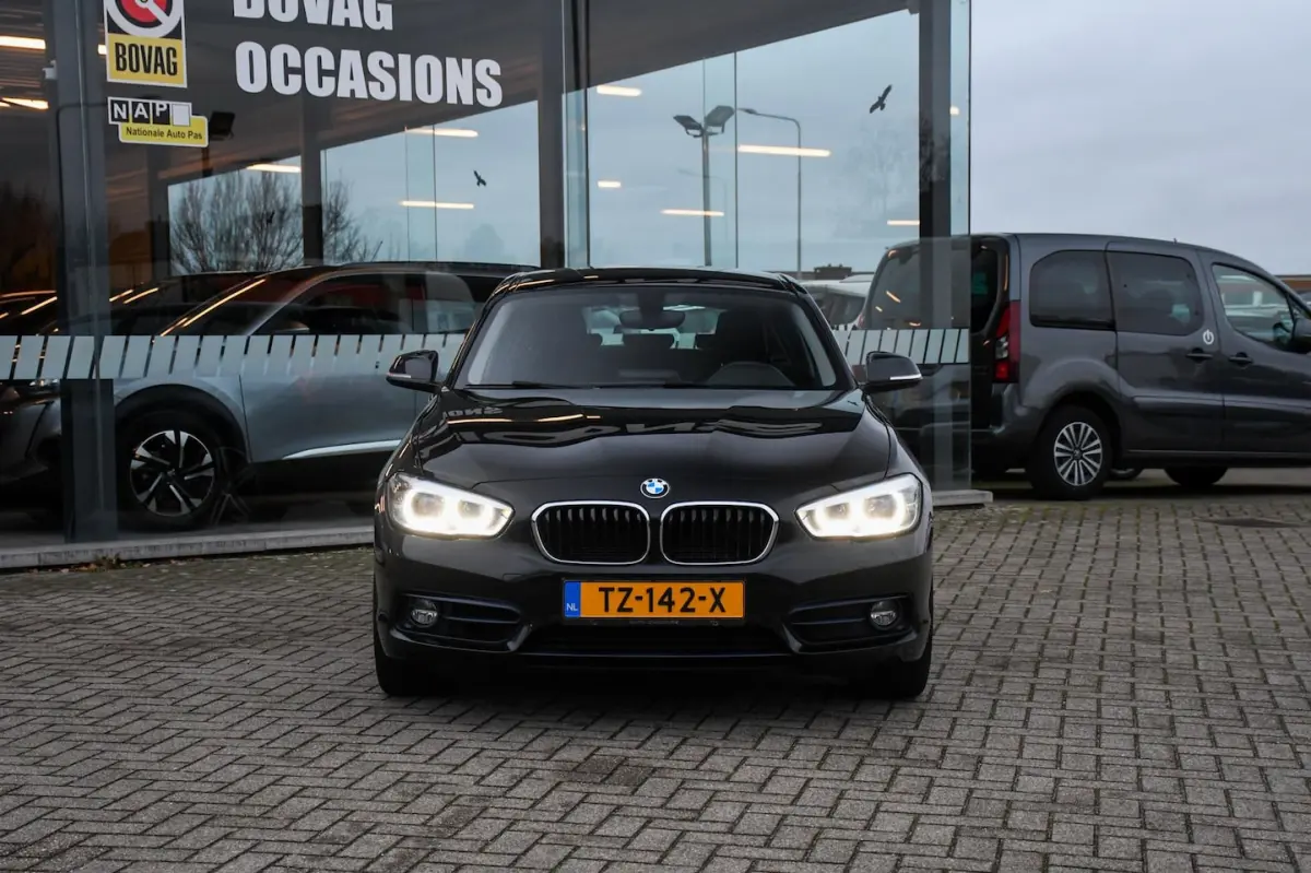 118i Corporate Lease Executive NAVIGATIE/ DAB/ LED