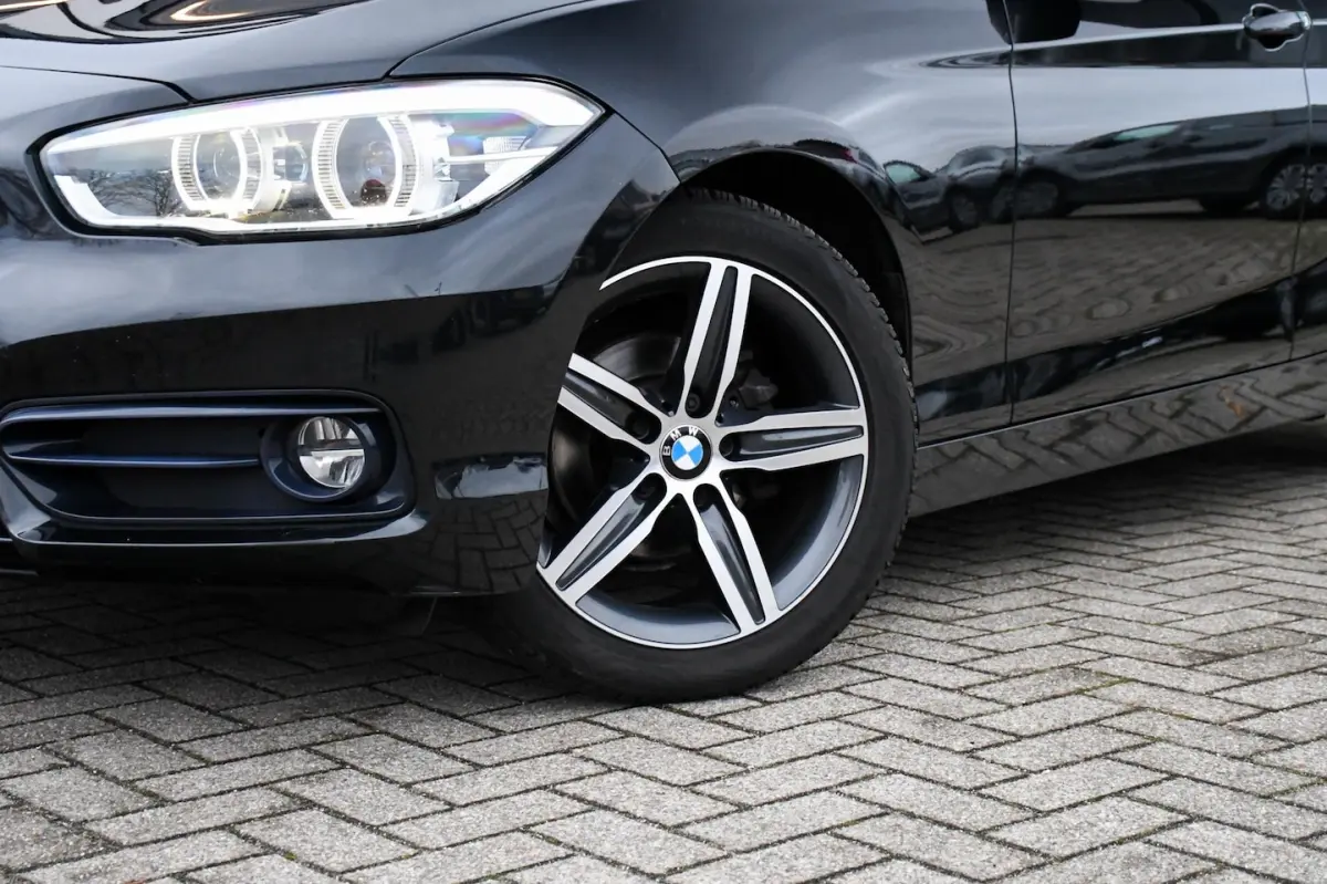 118i Corporate Lease Executive NAVIGATIE/ DAB/ LED