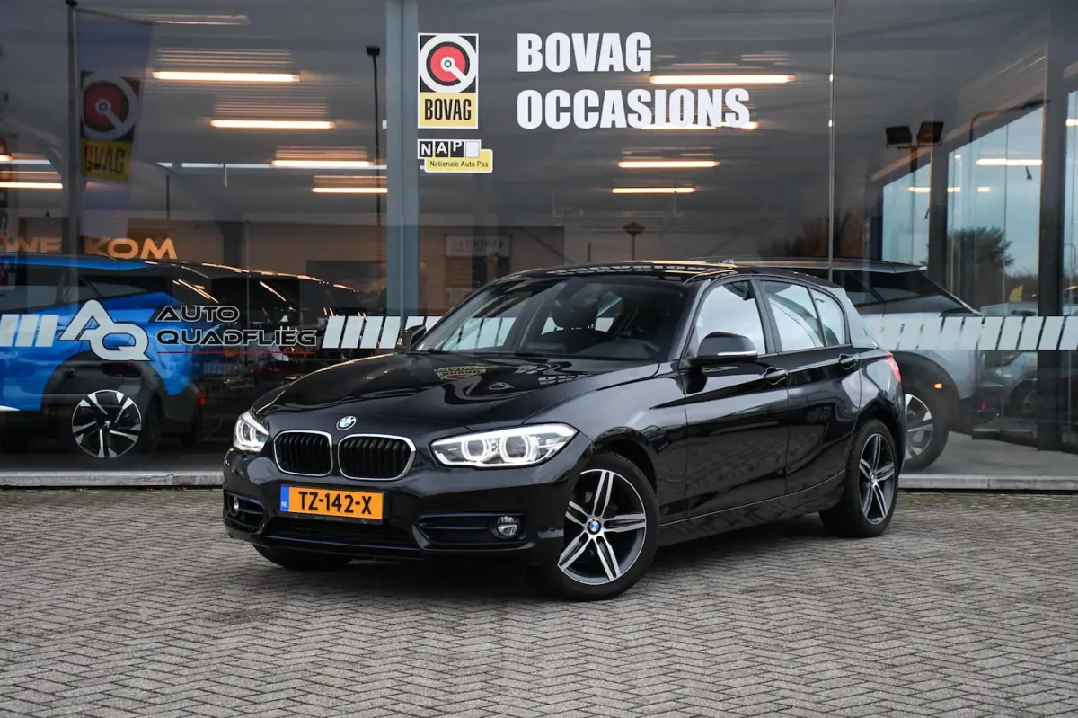 118i Corporate Lease Executive NAVIGATIE/ DAB/ LED