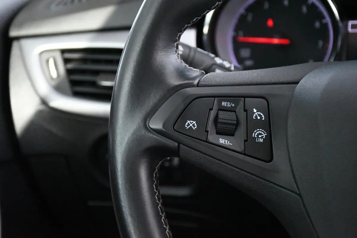 1.0 Online Edition APPLE CARPLAY/ NAVIGATIE/ DAB