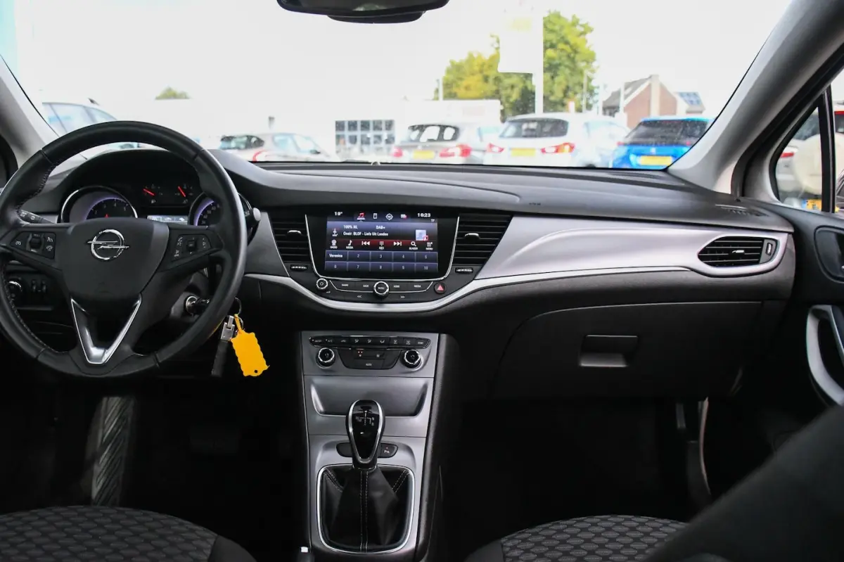 1.0 Online Edition APPLE CARPLAY/ NAVIGATIE/ DAB