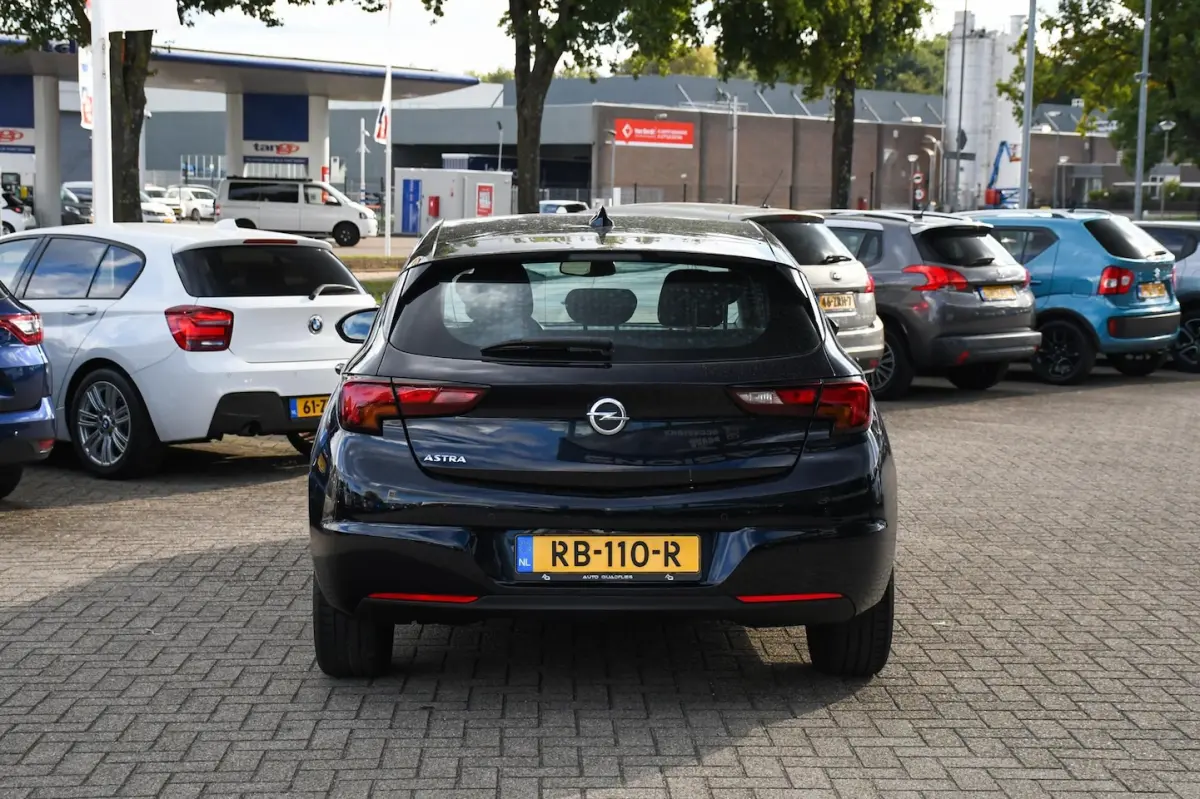 1.0 Online Edition APPLE CARPLAY/ NAVIGATIE/ DAB