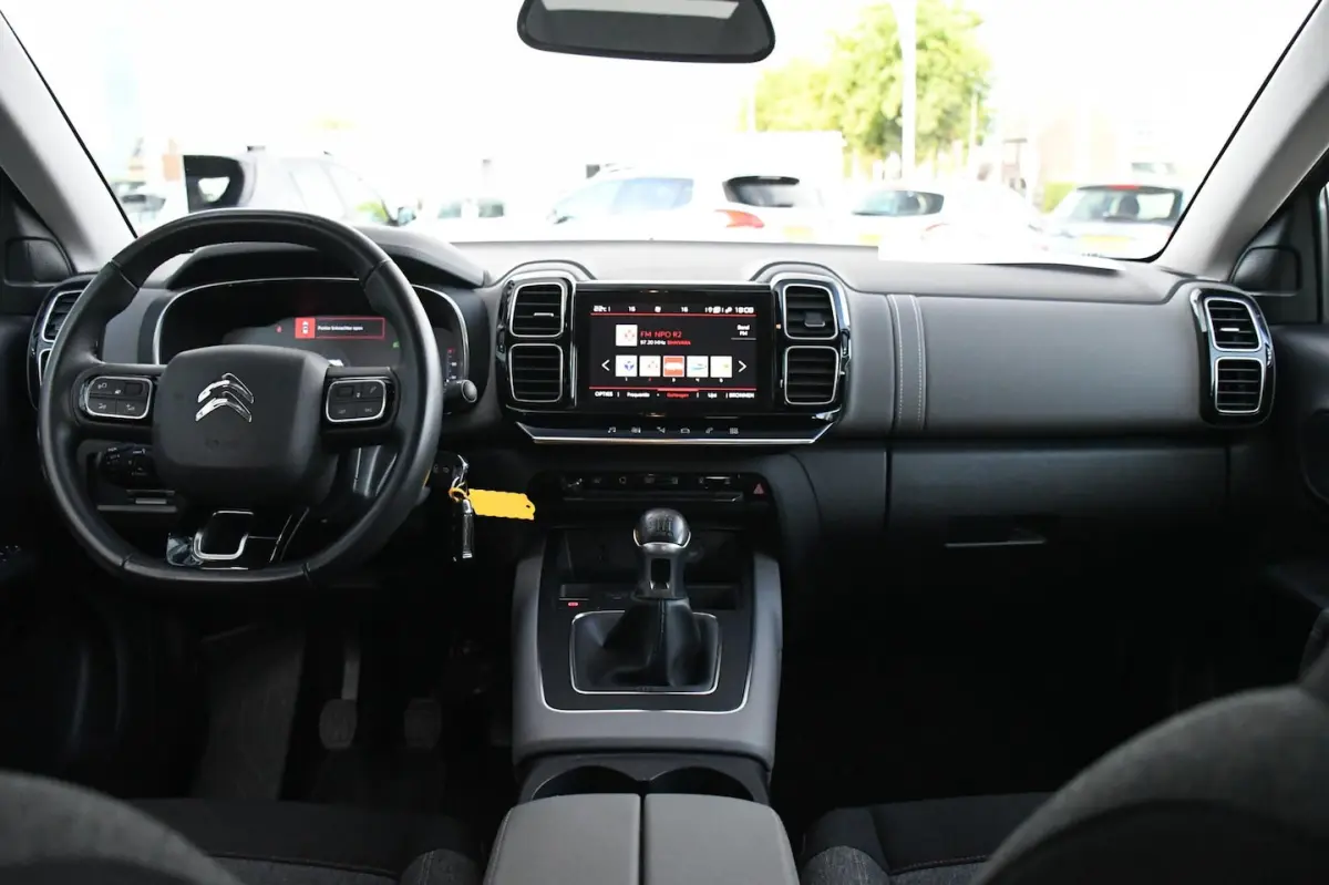1.2 Business 1 EIGENAAR/ TREKHAAK/ APPLE CARPLAY
