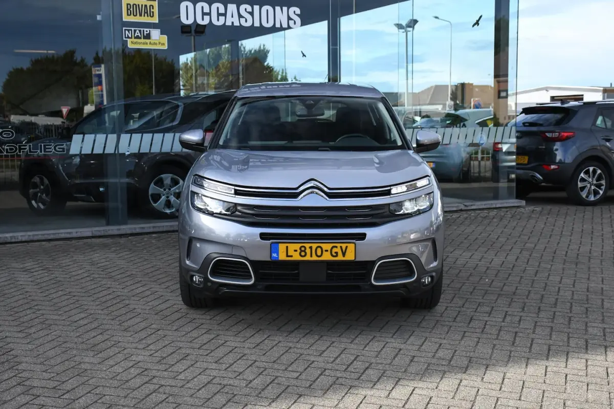 1.2 Business 1 EIGENAAR/ TREKHAAK/ APPLE CARPLAY