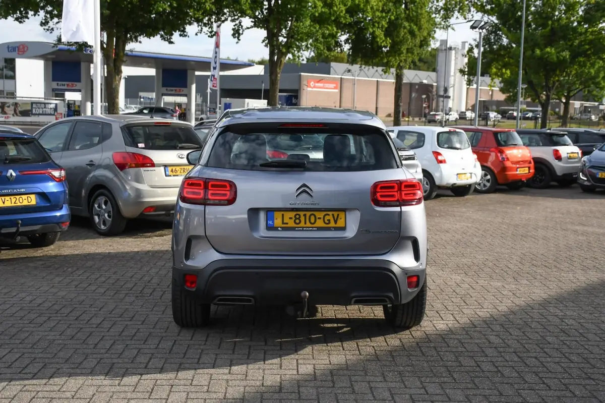 1.2 Business 1 EIGENAAR/ TREKHAAK/ APPLE CARPLAY