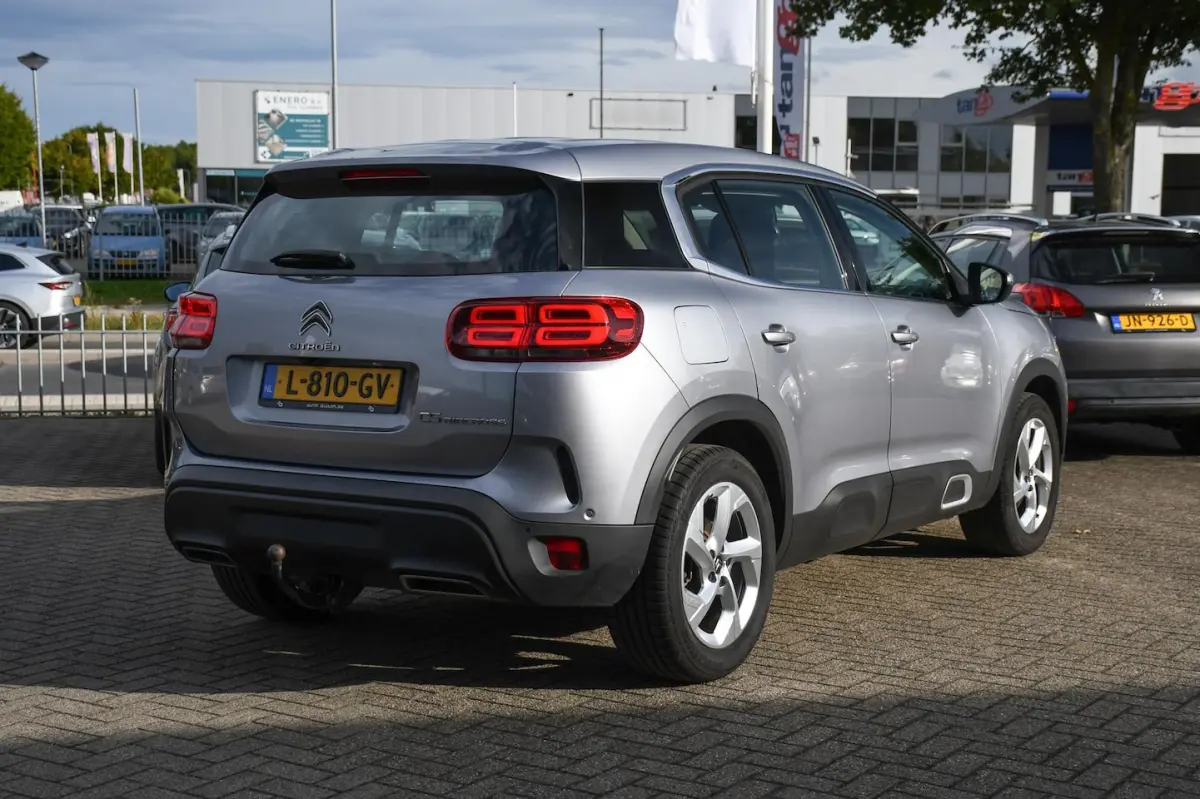 1.2 Business 1 EIGENAAR/ TREKHAAK/ APPLE CARPLAY