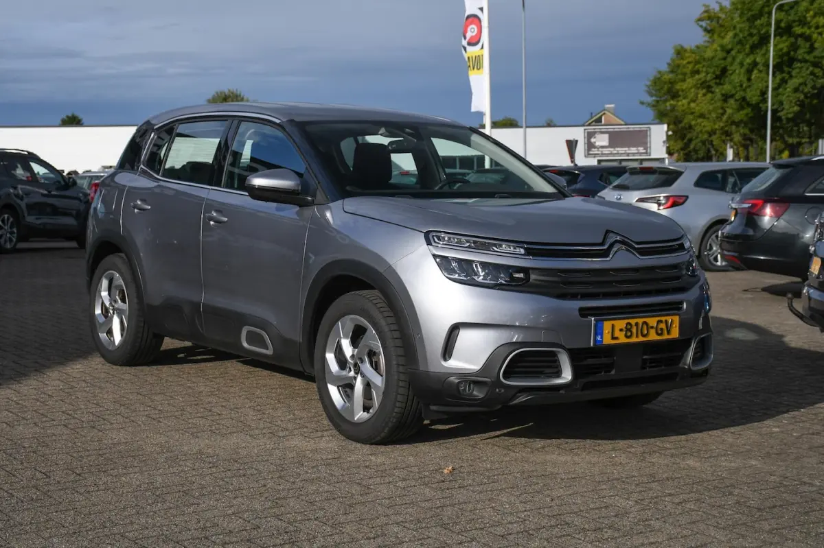 1.2 Business 1 EIGENAAR/ TREKHAAK/ APPLE CARPLAY