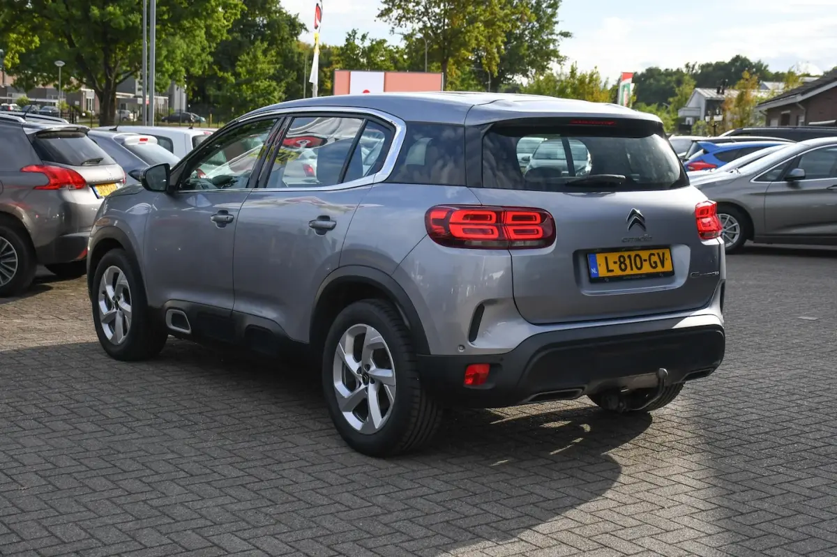 1.2 Business 1 EIGENAAR/ TREKHAAK/ APPLE CARPLAY