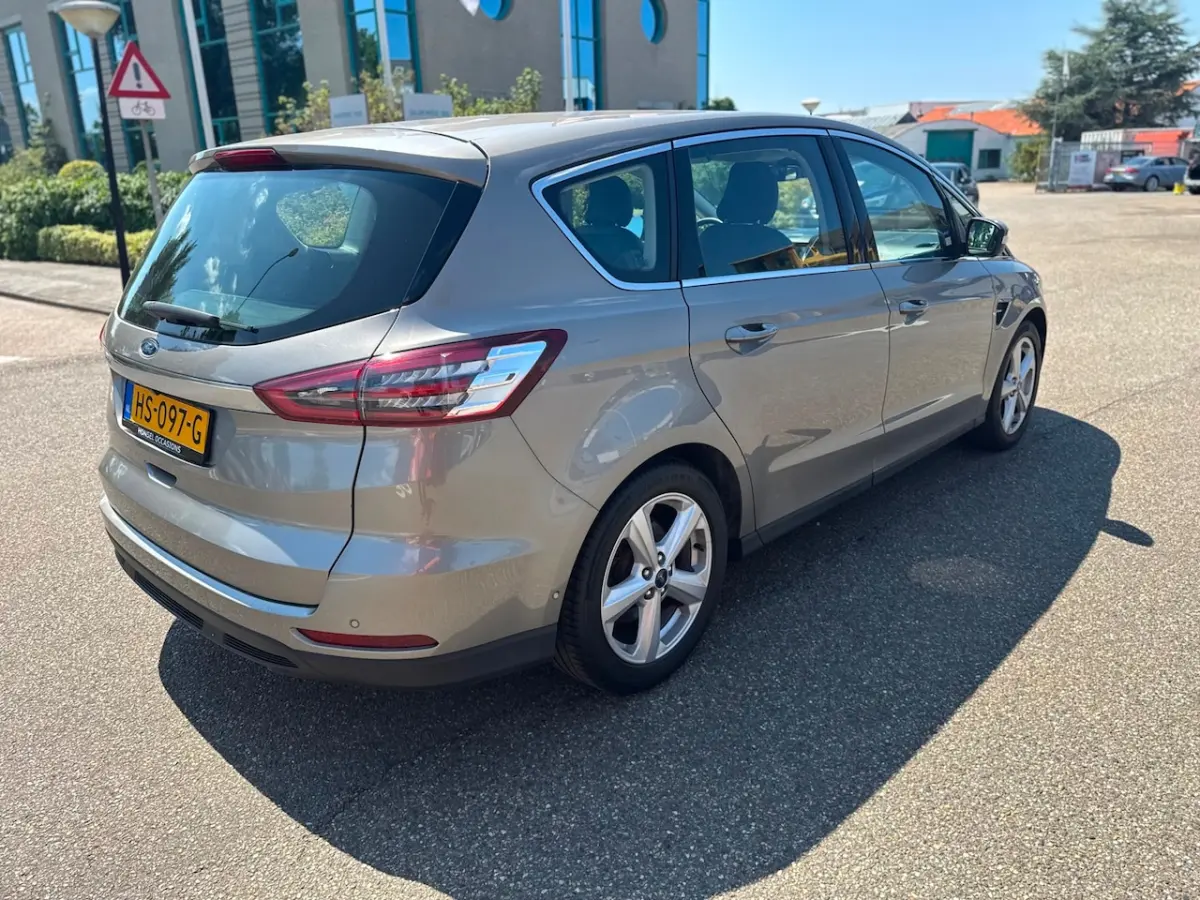 1.5 Titanium / 7zits / 1e.eigenaar / leder / airco / cruise.control / navi / elek.pakket /