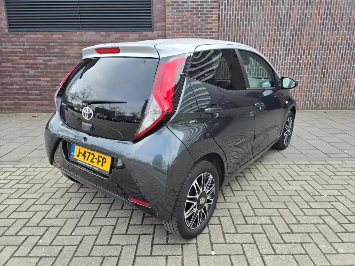 Aygo 1.0 VVT-i x-clusiv AUTOMAAT