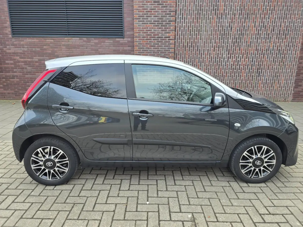 Aygo 1.0 VVT-i x-clusiv AUTOMAAT