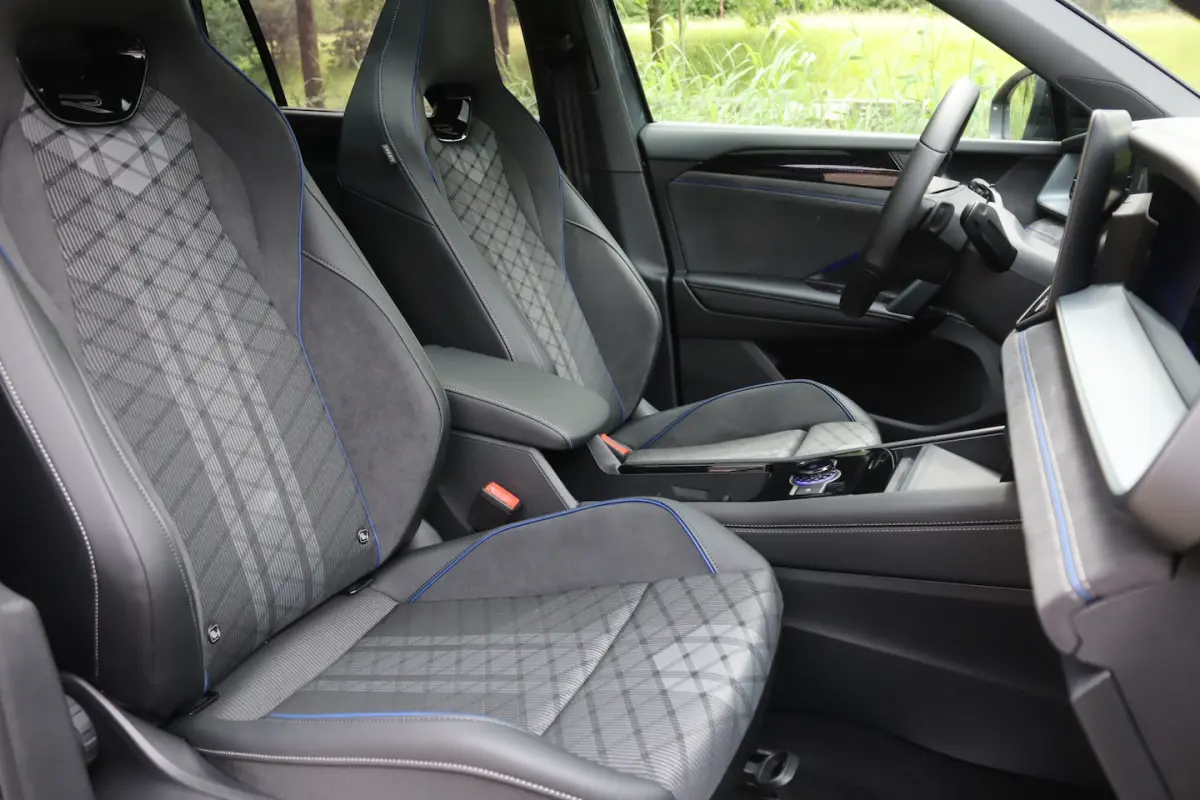 1.5 eHybrid 272PK R-Line Black Style IQ.Light HD/Pano/Keyless/360/DCC/ACC/Dodehoek/20"/ Tr