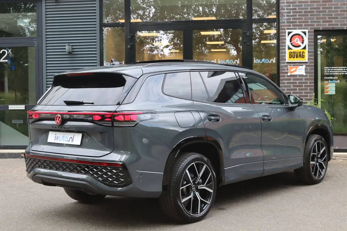 1.5 eHybrid 272PK R-Line Black Style IQ.Light HD/Pano/Keyless/360/DCC/ACC/Dodehoek/20"/ Tr