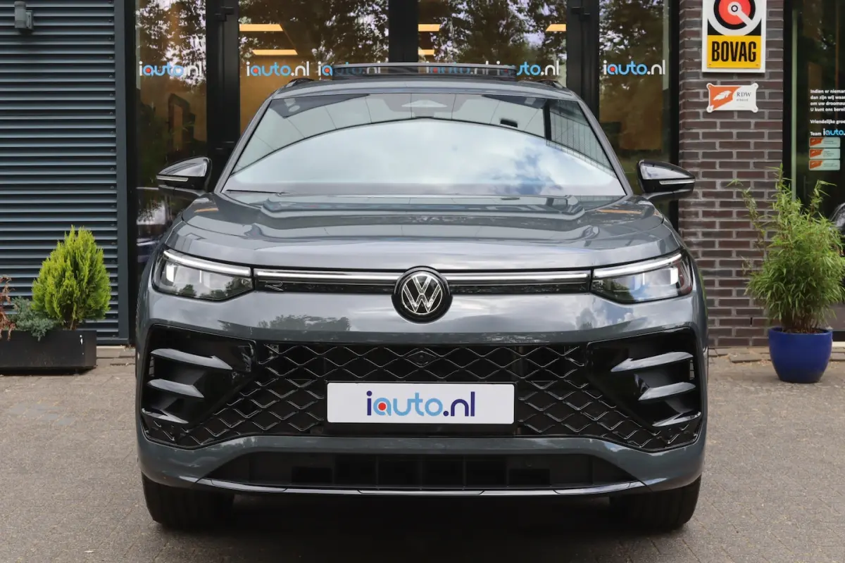 1.5 eHybrid 272PK R-Line Black Style IQ.Light HD/Pano/Keyless/360/DCC/ACC/Dodehoek/20"/ Tr