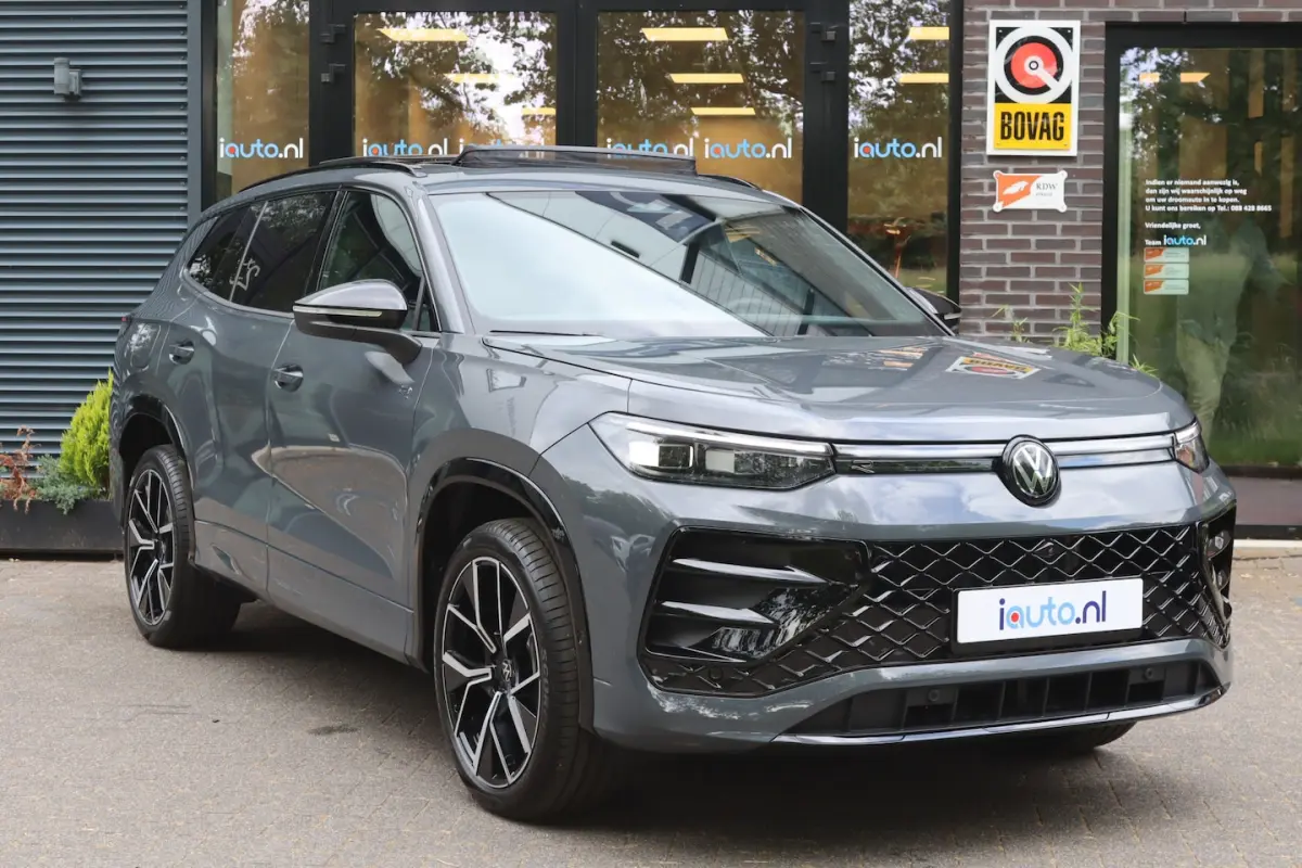 1.5 eHybrid 272PK R-Line Black Style IQ.Light HD/Pano/Keyless/360/DCC/ACC/Dodehoek/20"/ Tr