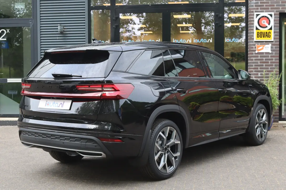 1.5 TSI PHEV Sportline Business Matrix LED/ACC/Keyless/Camera/20"/Elek. stoel/Trekhaak weg