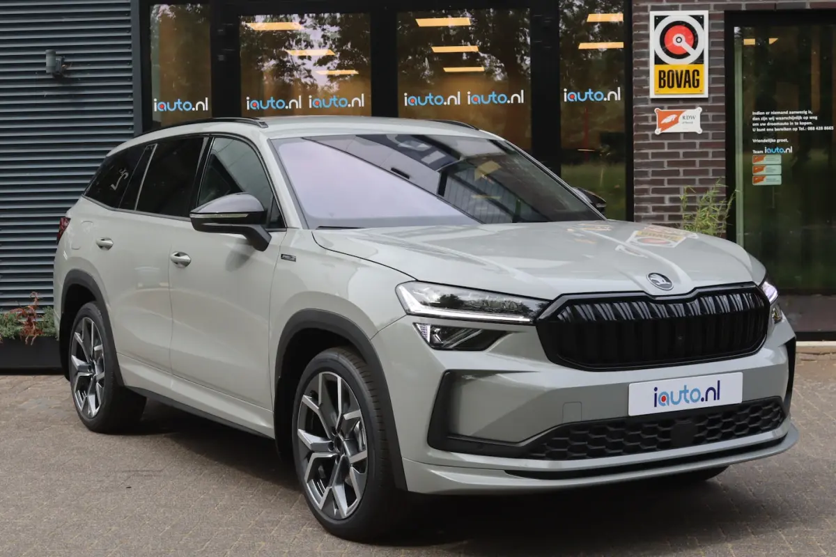 1.5 TSI PHEV Sportline Business Matrix LED/ACC/Keyless/Camera/20"/Elek. stoel/Trekhaak weg
