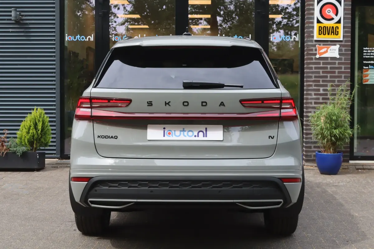 1.5 TSI PHEV Sportline Business Matrix LED/ACC/Keyless/Camera/20"/Elek. stoel/Trekhaak weg