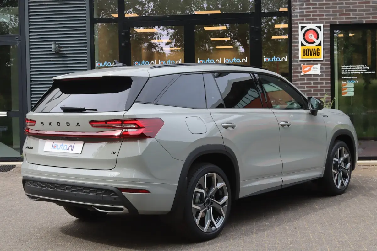 1.5 TSI PHEV Sportline Business Matrix LED/ACC/Keyless/Camera/20"/Elek. stoel/Trekhaak weg