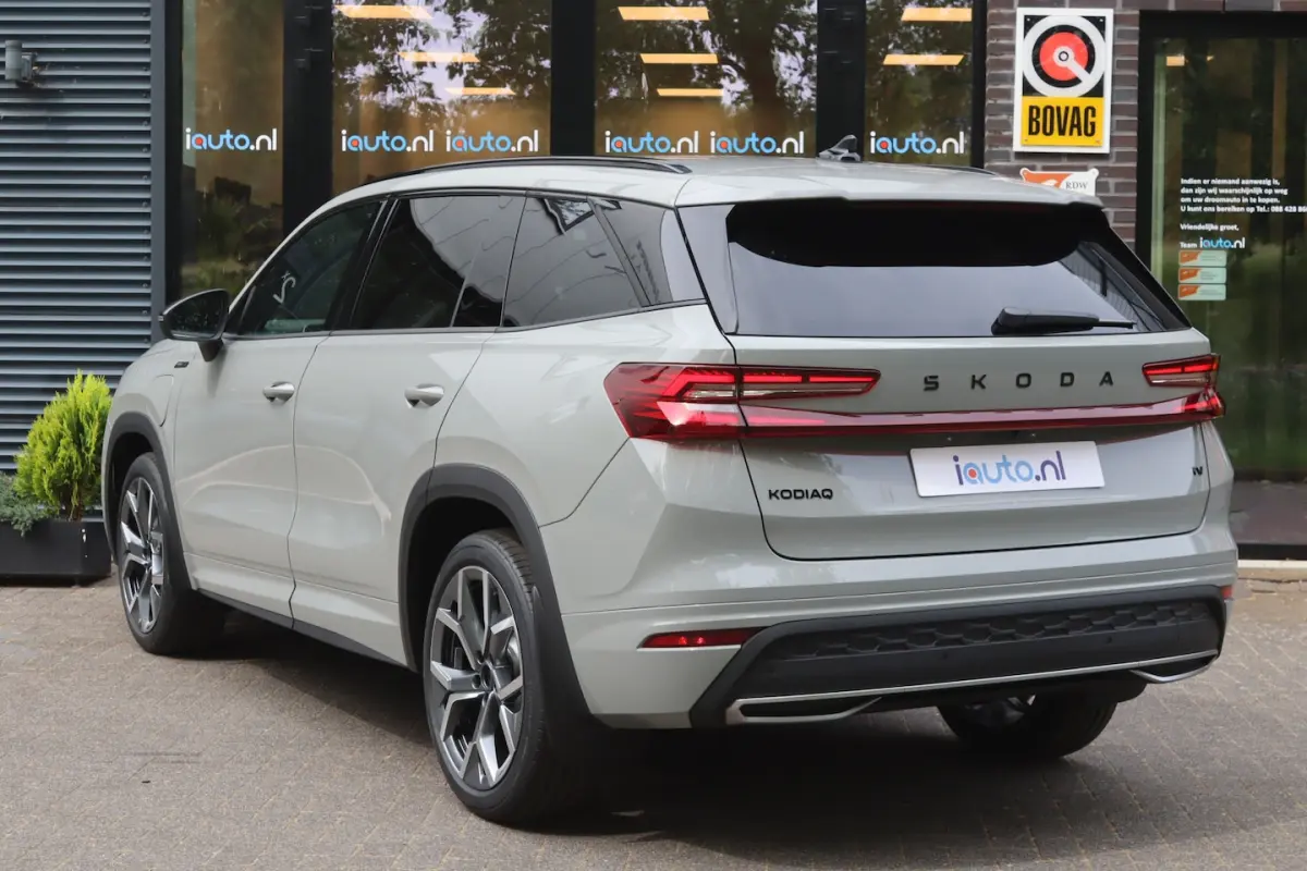 1.5 TSI PHEV Sportline Business Matrix LED/ACC/Keyless/Camera/20"/Elek. stoel/Trekhaak weg