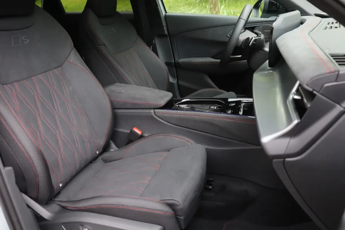 1.5 200kW e-hybrid S-Line Pano/Sonos/360/Tech Pro/Elek. stoelen+mem/Head-up/Keyless/20"/Tr
