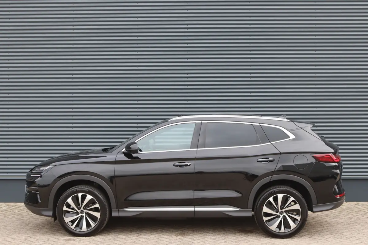 1.5 DM-i FWD Boost LED/Pano/Leder/Head-up/360/Keyless/Dodehoek/elek. klep/19"
