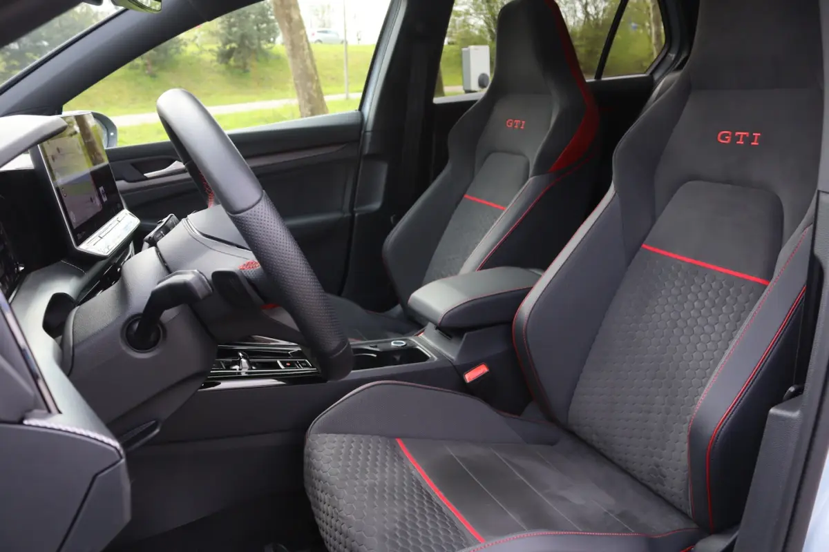 2.0 TSI GTI 301PK Clubsport Akrapovic/Pano/Blackstyle+/IQ.Light/ Camera/Headup/19"