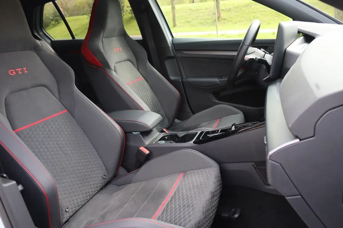 2.0 TSI GTI 301PK Clubsport Akrapovic/Pano/Blackstyle+/IQ.Light/ Camera/Headup/19"