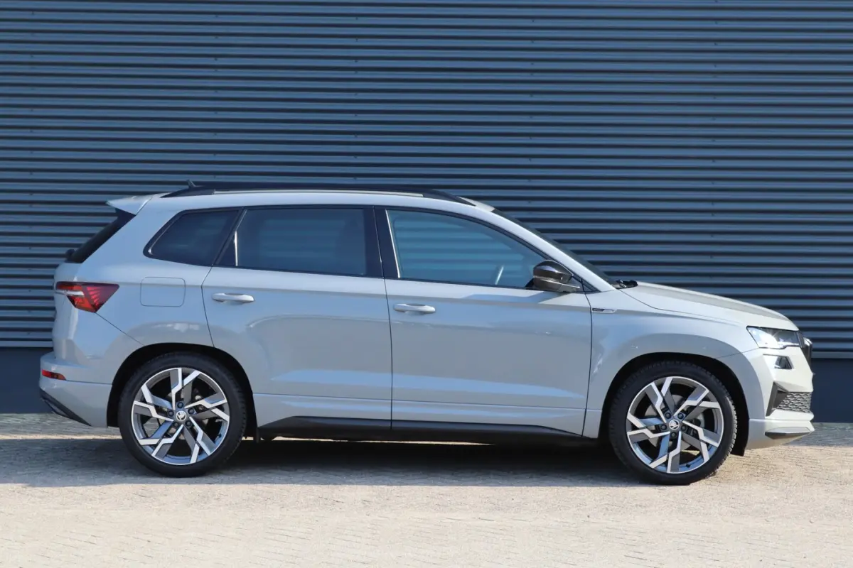 1.5 TSI ACT DSG Sportline Pano/Virtual Cockpit/Navi Columbus/Camera/Keyless/LED/ACC/18"