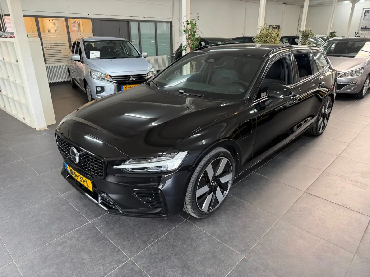 2.0 T6 Plug-in hybrid AWD Plus Dark
